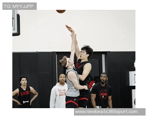 杨瀚森在比赛中掩护和传球速度较慢但节奏略快于克林根