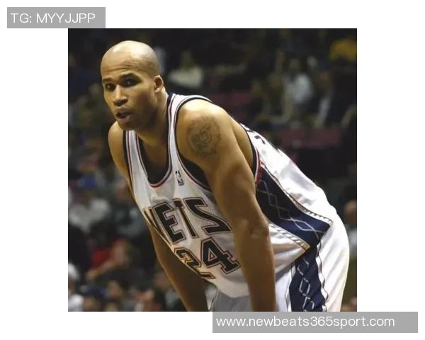 莺歌盛赞教练激情四溢称其为球队领袖能量满满激励全队士气 莺歌盛赞教练激情四溢称其为球队领袖能量满满激励全队士气